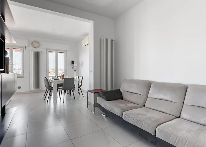 Guesthost - Bright Near The Beach! * Viareggio