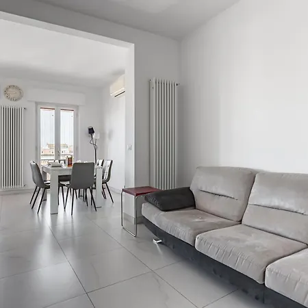 Guesthost - Bright Near The Beach! * Viareggio