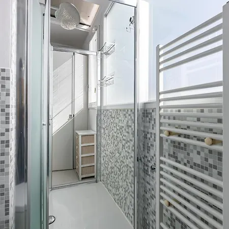 Apartment - Bright Near The Beach!