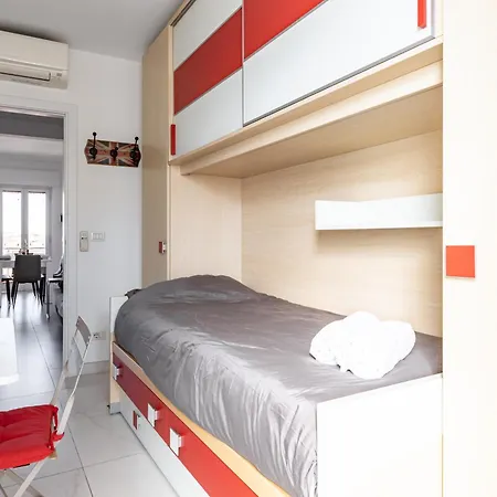 - Bright Near The Beach! Apartment