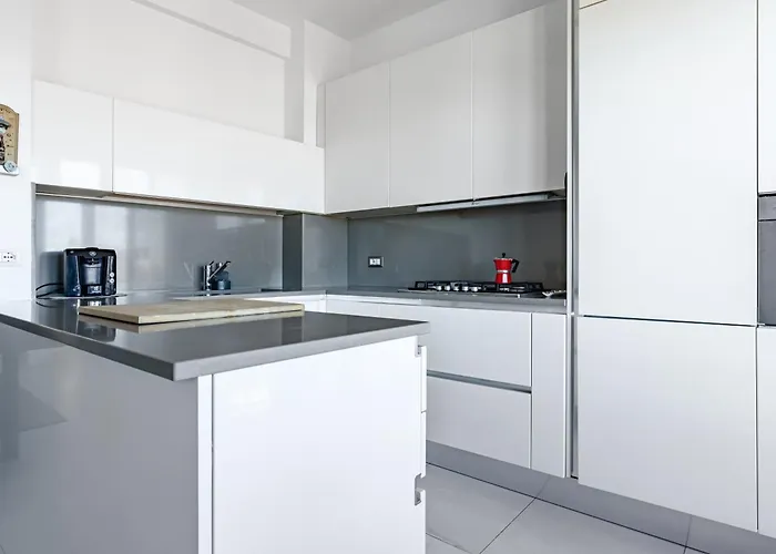 Guesthost - Bright Near The Beach! *