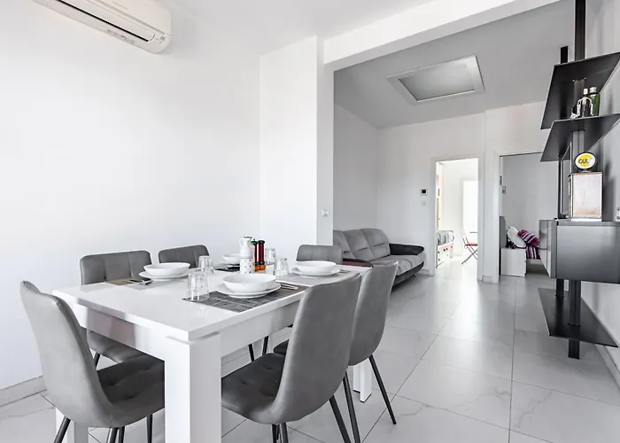 Апартаменти Guesthost - Bright Near The Beach! *