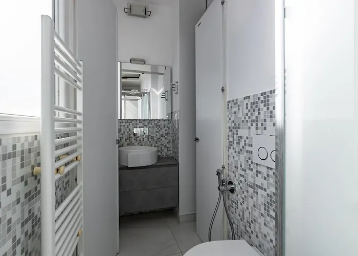 Guesthost - Bright Near The Beach! Apartment