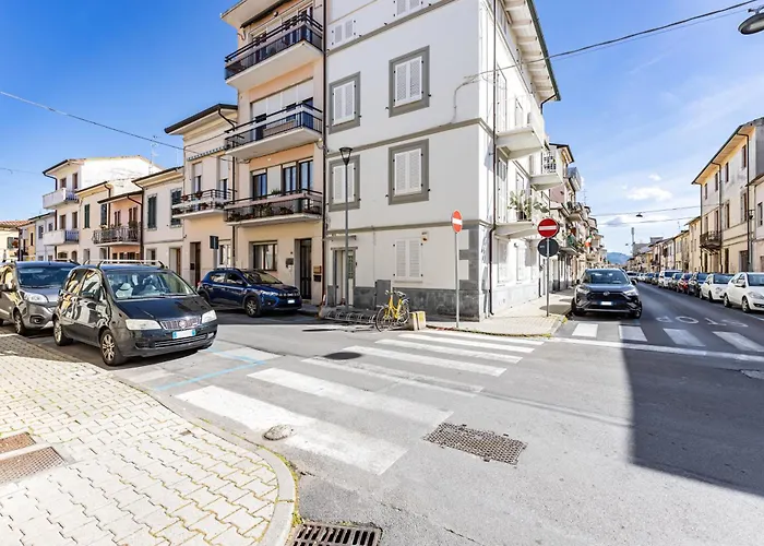 Апартаменти Guesthost - Bright Near The Beach!