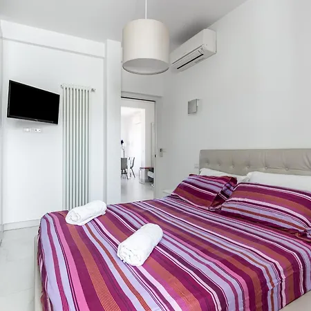 Appartement Guesthost - Bright Near The Beach!