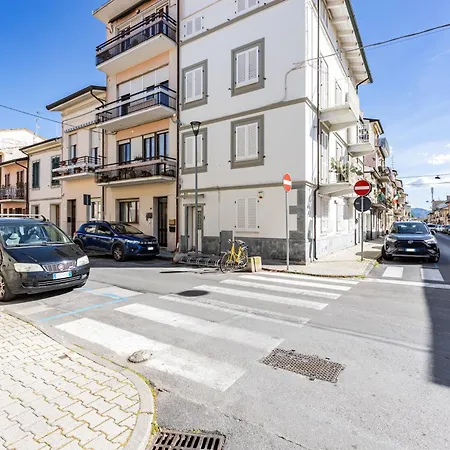 Appartement Guesthost - Bright Near The Beach!